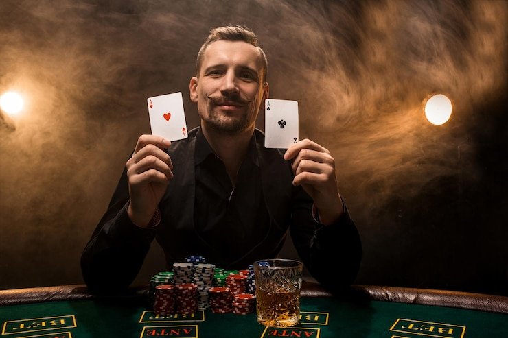 Dealer profesional laskar4d menangani permainan Capsa Susun dengan kartu nyata di studio HD